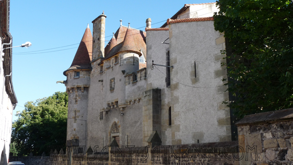 entree_chateau_st_amant_tallende.jpg
